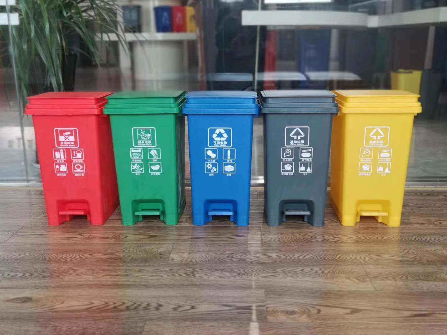 室内分类塑料垃圾桶